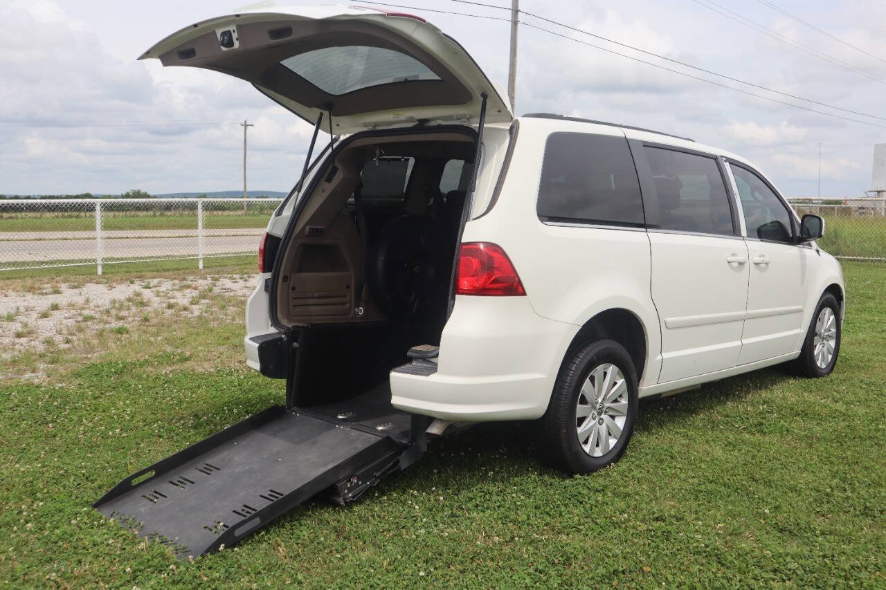 Used 2012 Volkswagen Routan SEL FWD image 5