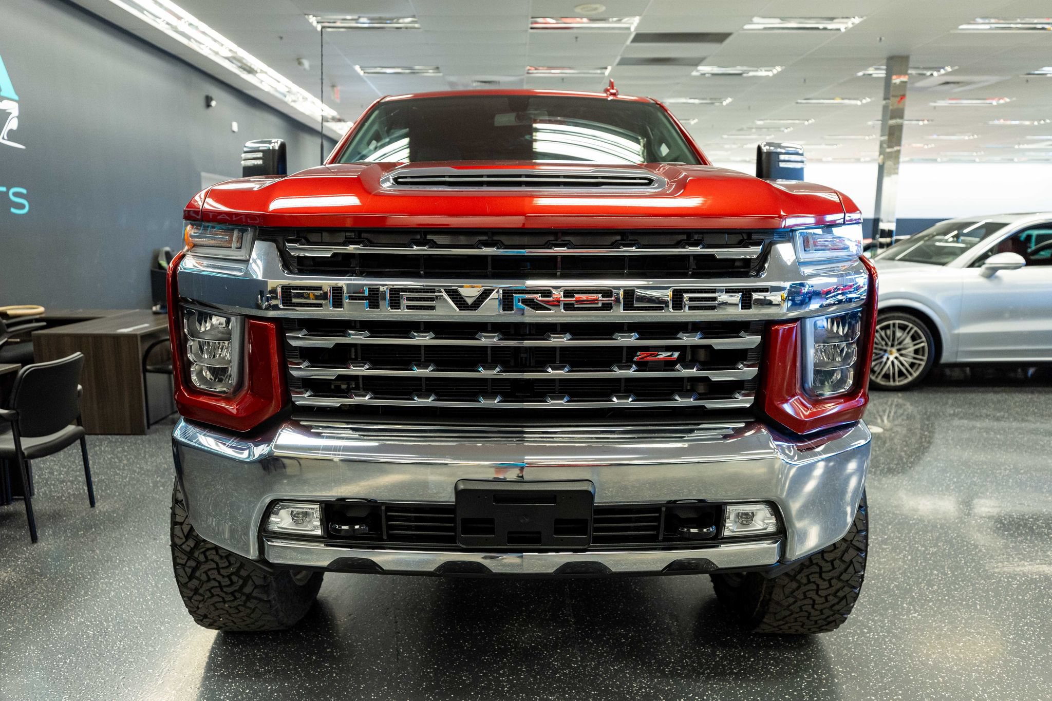 Used 2021 Chevrolet Silverado 2500 LTZ w/ LTZ Convenience Package AWD/4WD image 2