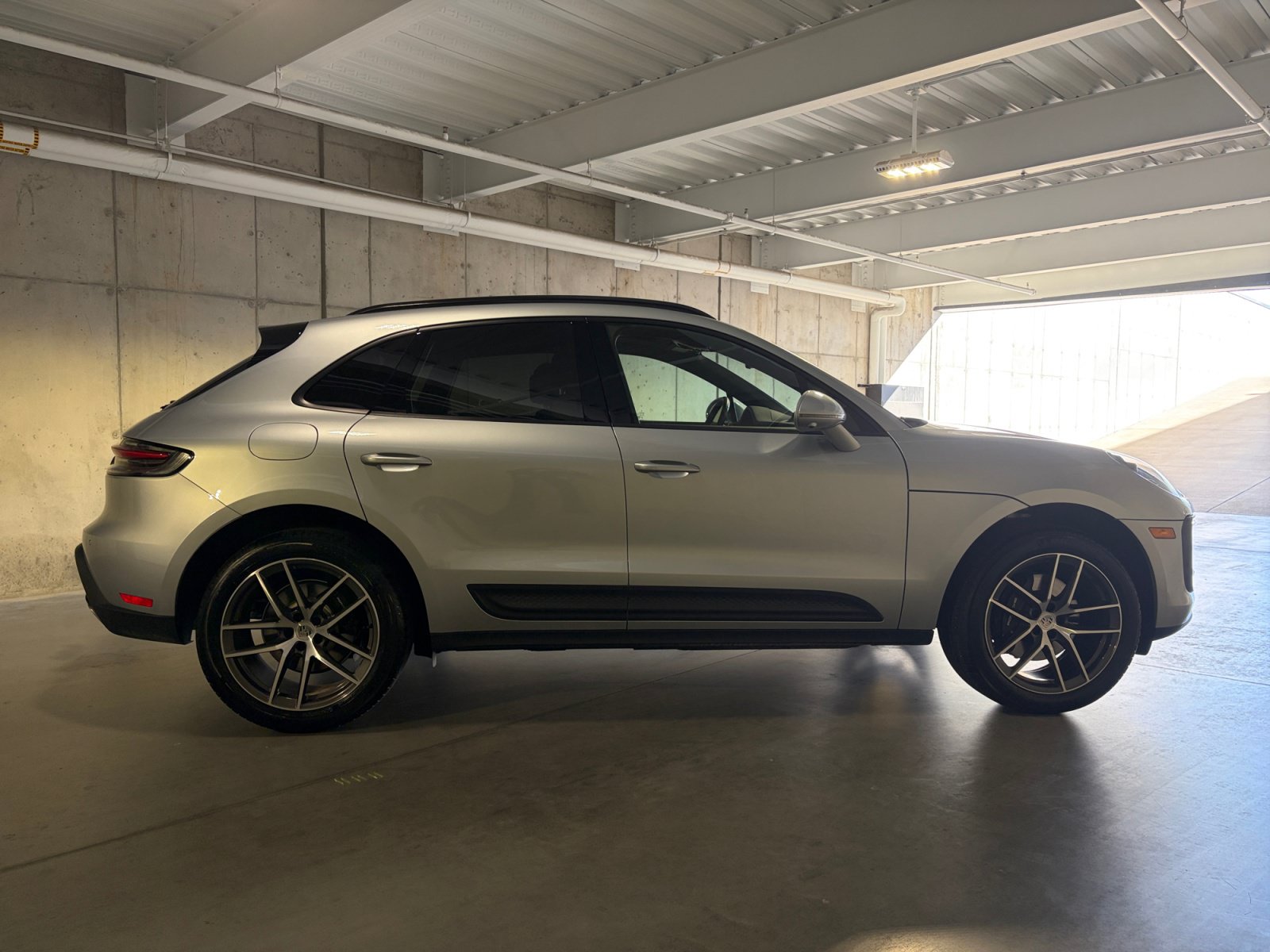 Certified 2026 Porsche Macan AWD/4WD image 8