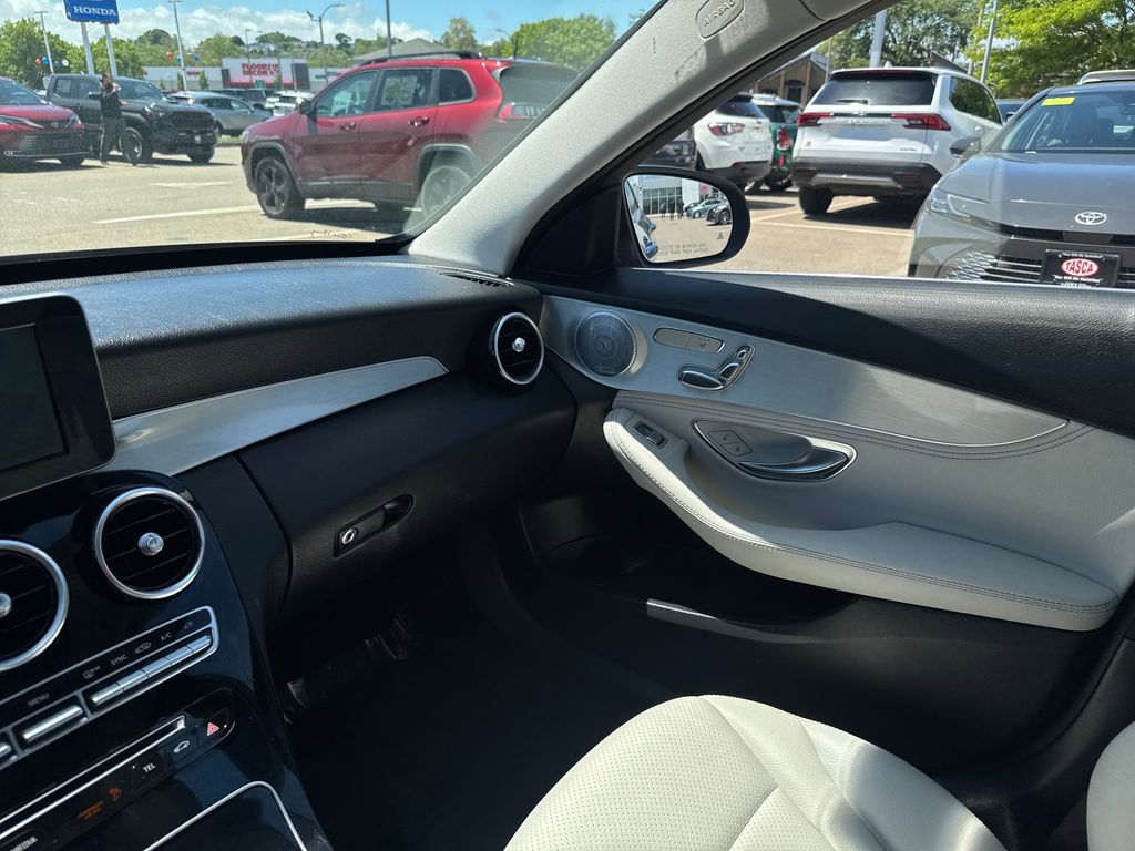 Used 2016 Mercedes-Benz C 300 4MATIC Sedan image 27