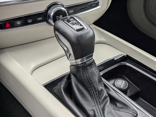 Used 2020 Volvo S60 T5 Momentum image 11