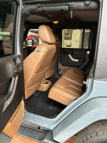 Used 2014 Jeep Wrangler Unlimited Sahara w/ Connectivity Group AWD/4WD image 25