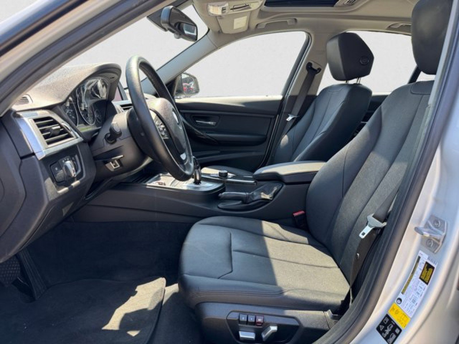 Used 2018 BMW 320i xDrive Sedan AWD/4WD image 10