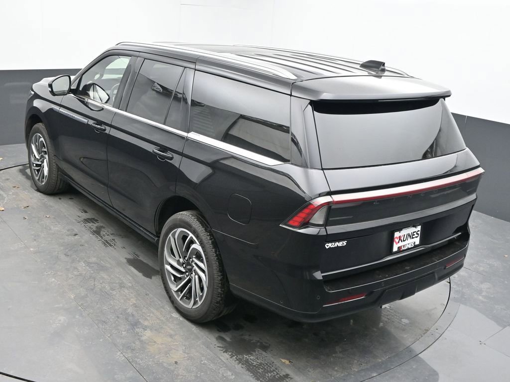 Used 2025 Lincoln Navigator Reserve image 43