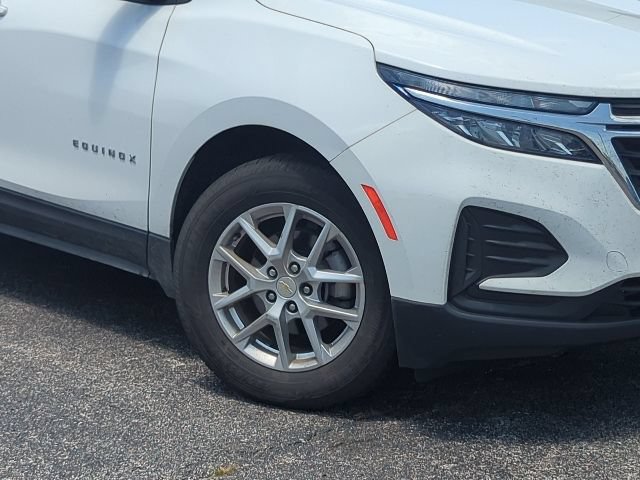 Used 2023 Chevrolet Equinox LS w/ LS Convenience Package FWD image 2
