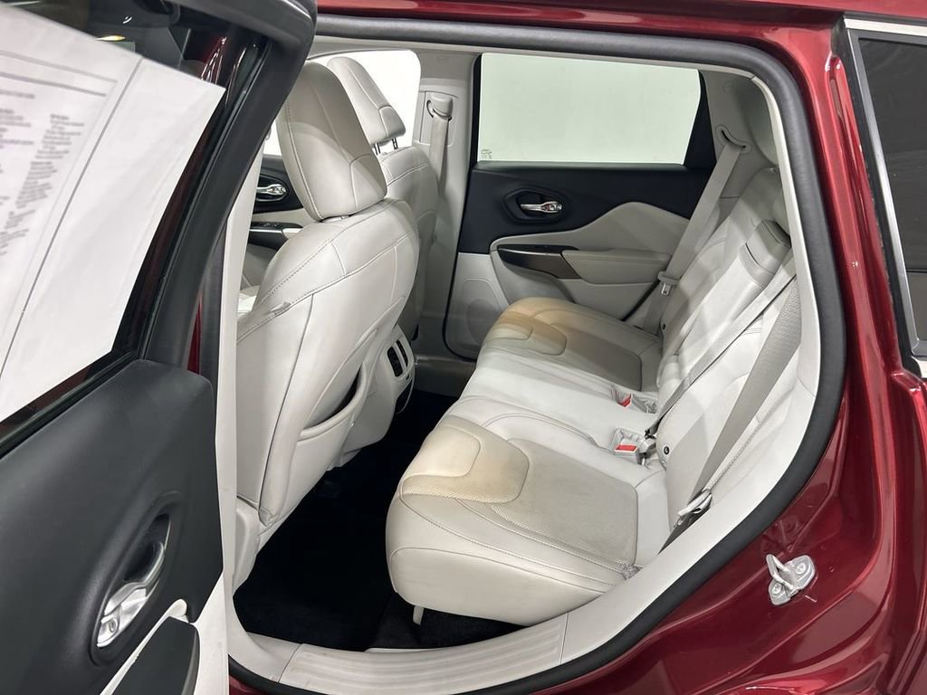 Used 2019 Jeep Cherokee Limited image 21