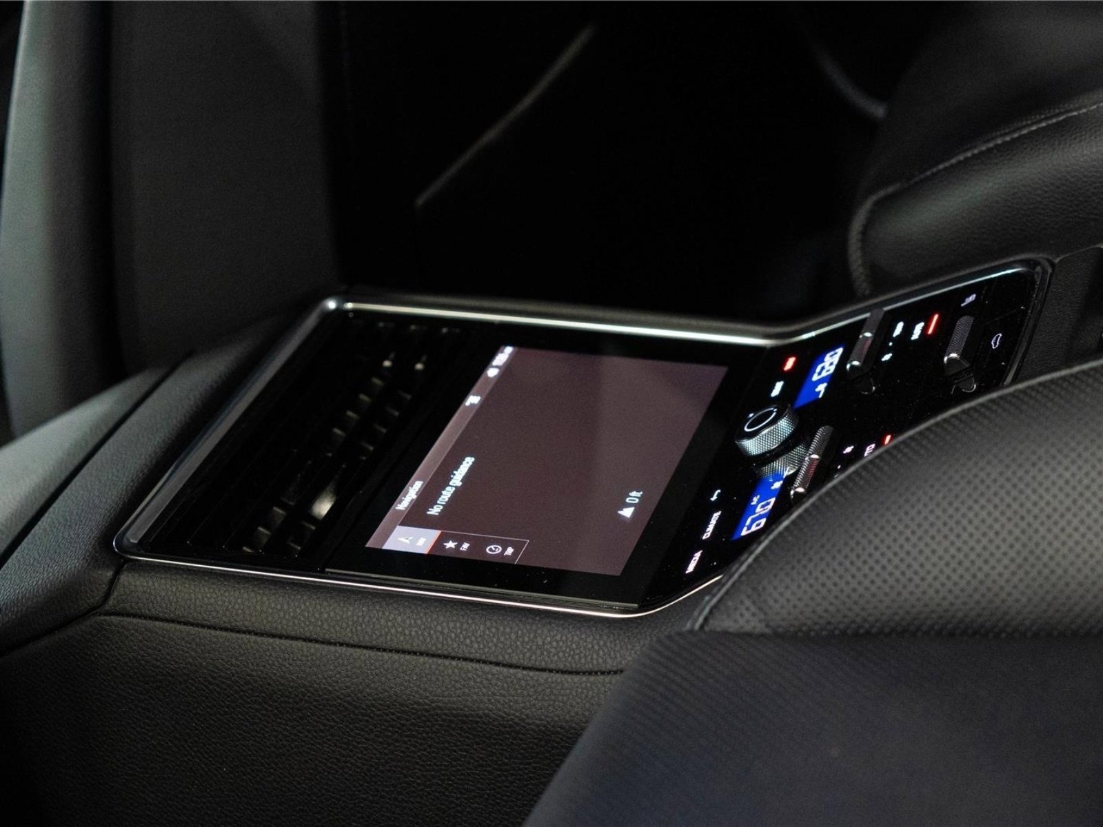 Used 2022 Porsche Panamera 4S image 27