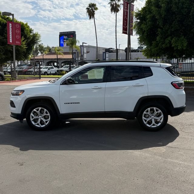 Used 2024 Jeep Compass Latitude AWD/4WD image 4