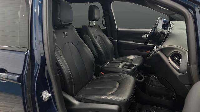 Used 2021 Chrysler Pacifica Touring-L w/ Premium & Safety Sphere Group AWD/4WD image 25