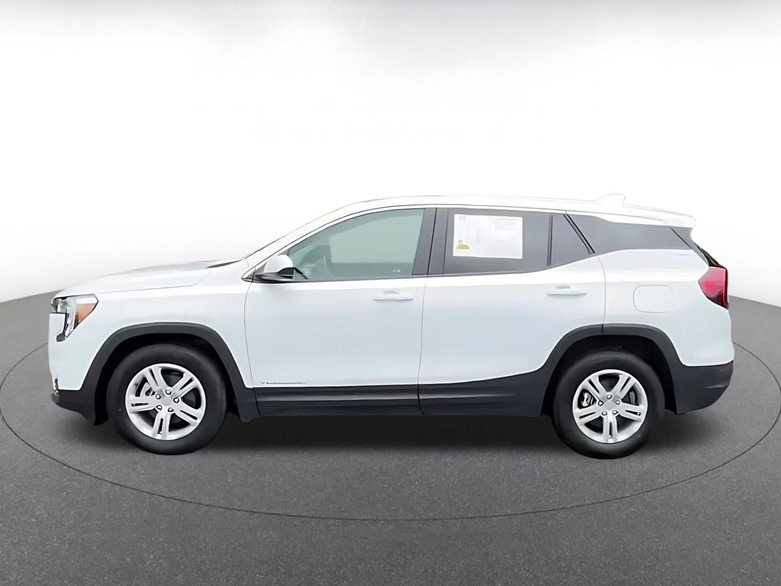 Used 2024 GMC Terrain SLE FWD image 4