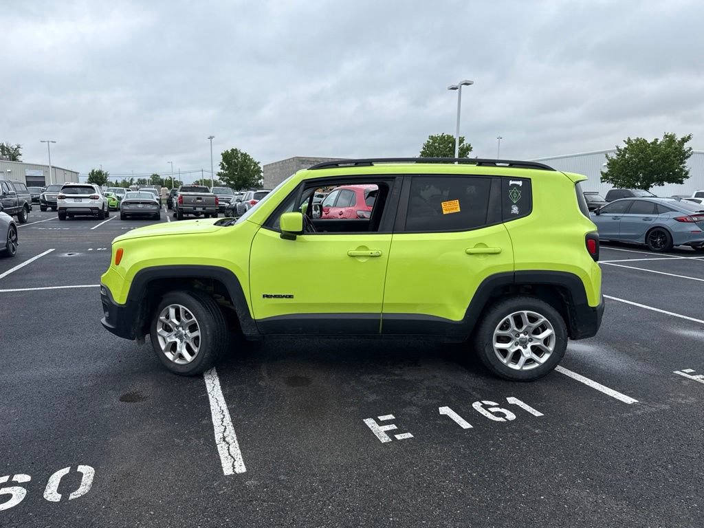 Used 2017 Jeep Renegade Latitude AWD/4WD image 4