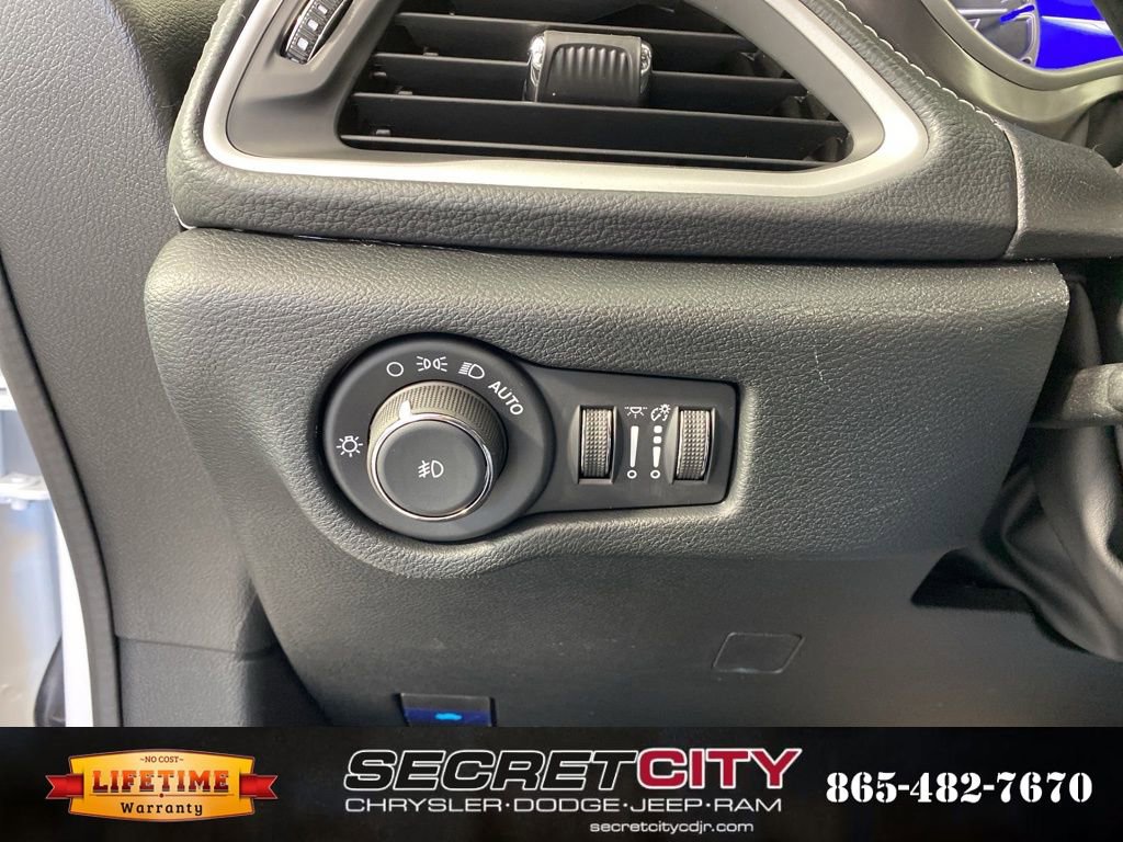 New 2026 Chrysler Pacifica Select image 15