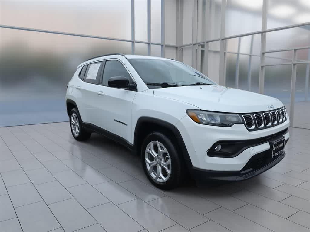 Used 2024 Jeep Compass Latitude AWD/4WD image 3