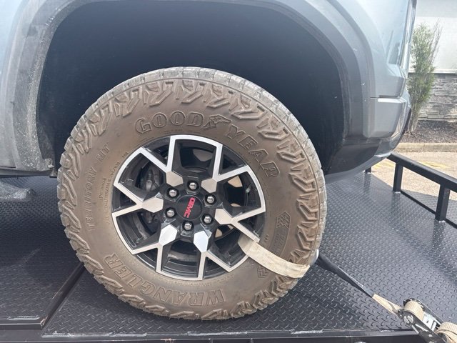Used 2024 GMC Canyon AT4X AWD/4WD image 2