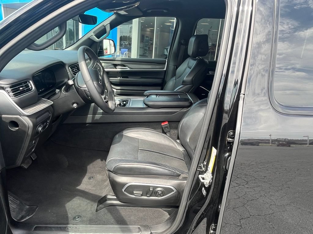 Used 2024 Jeep Wagoneer Series II w/ Flexible Seating Group AWD/4WD image 9