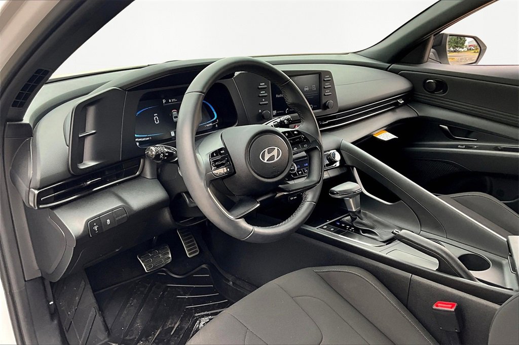 Certified 2025 Hyundai Elantra Sport image 14