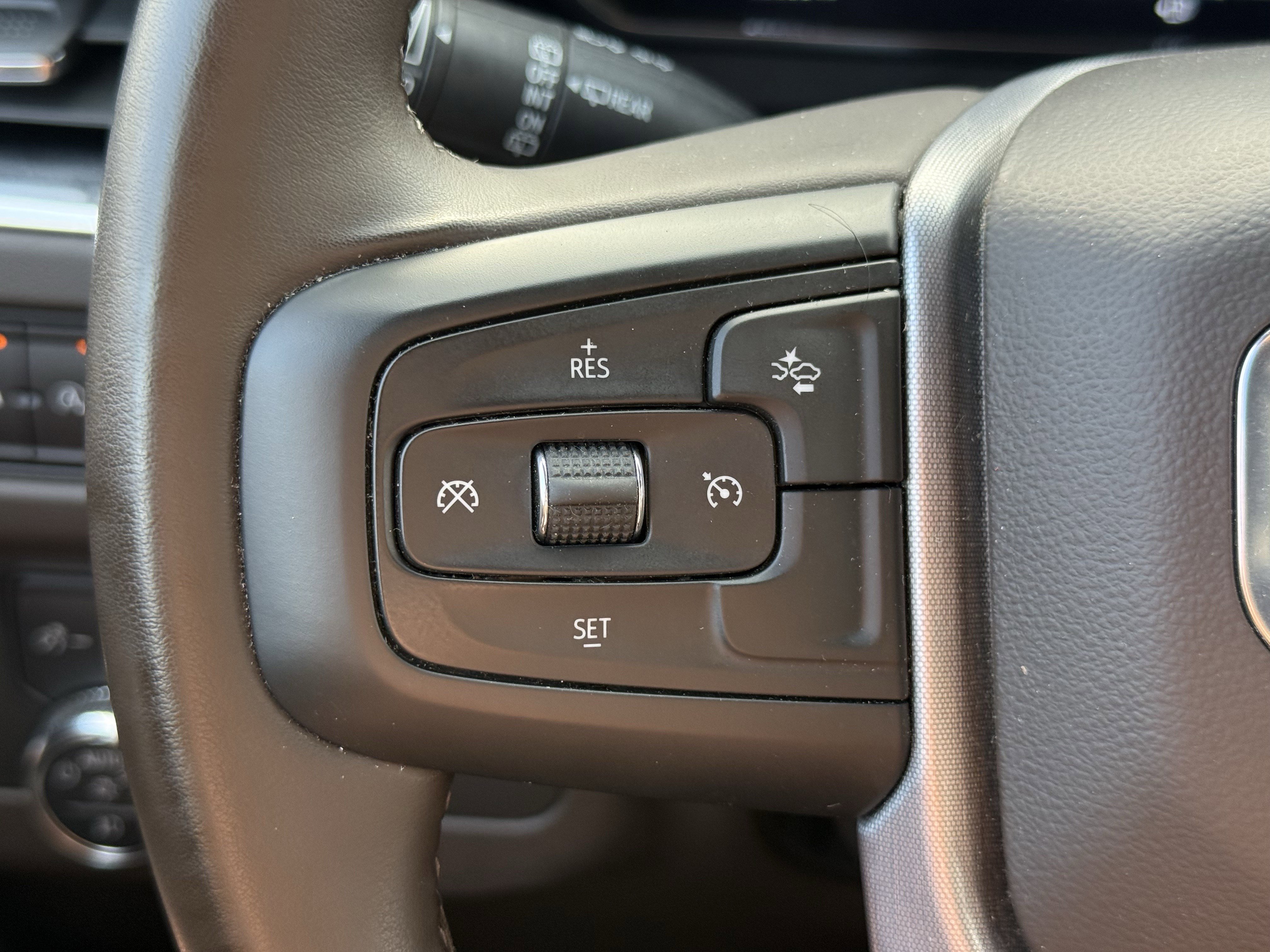 Used 2024 GMC Yukon SLT image 16