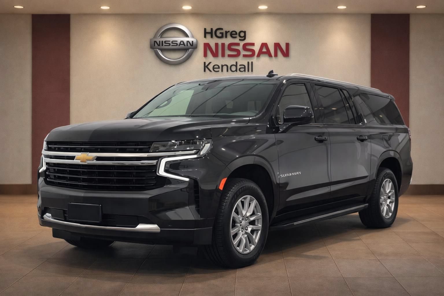 Used 2024 Chevrolet Suburban LS RWD image 3