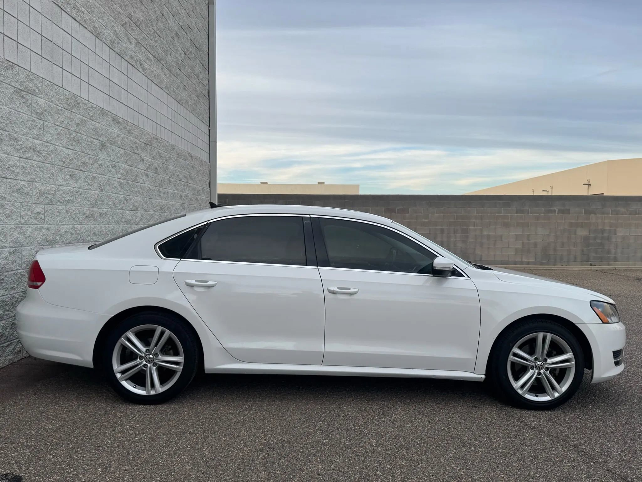 Used 2015 Volkswagen Passat TDI SE FWD image 4