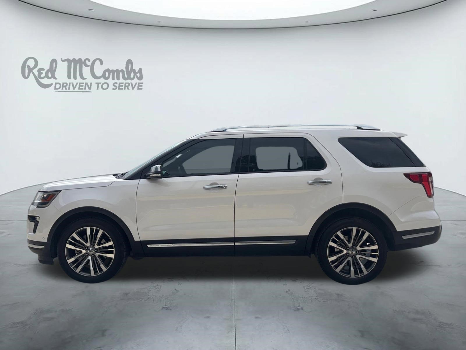 Used 2019 Ford Explorer Platinum image 2