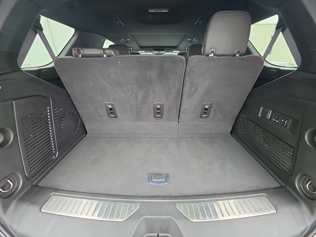 Used 2024 Chevrolet Tahoe Premier AWD/4WD image 21