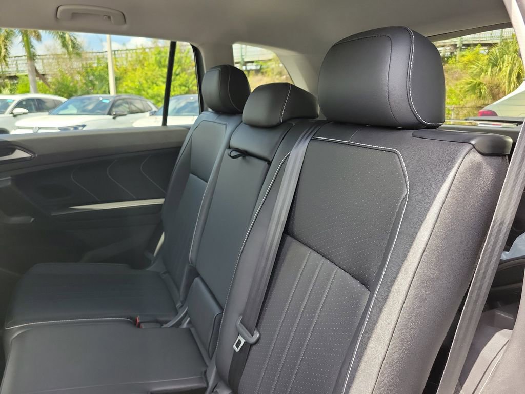 Used 2023 Volkswagen Tiguan SE image 9