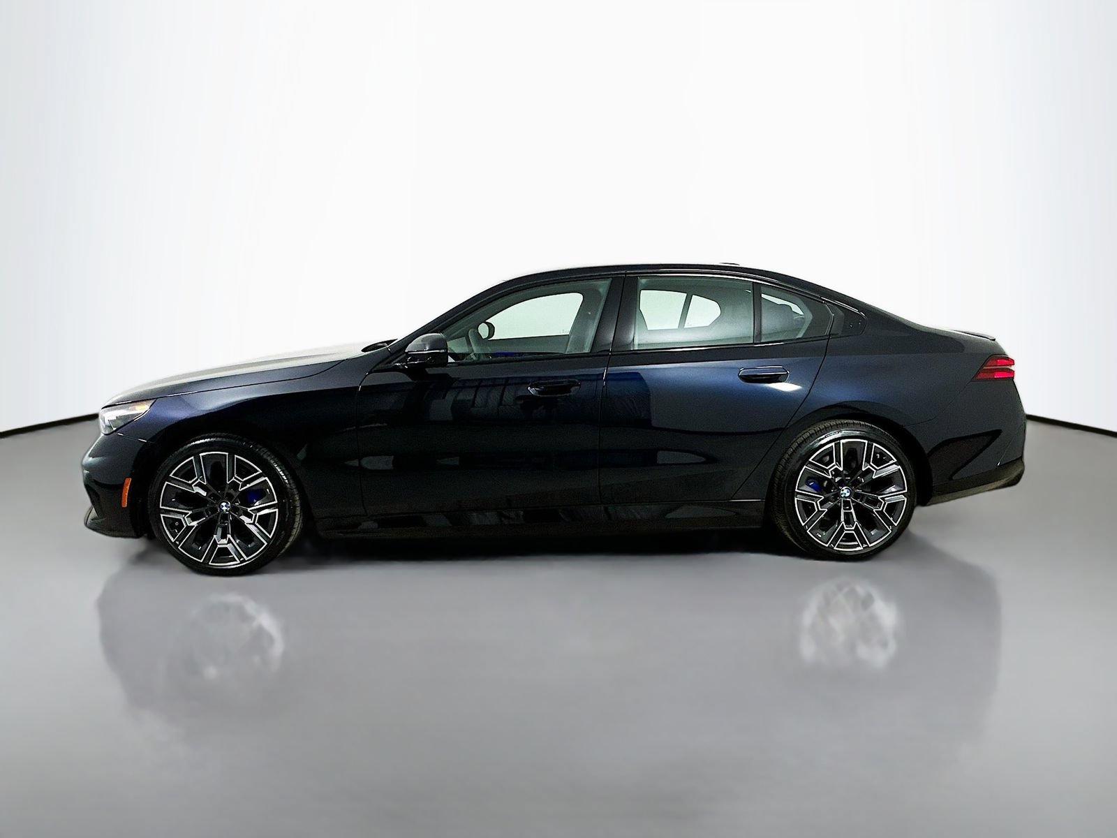New 2026 BMW i5 eDrive40 w/ M Sport Package AWD/4WD image 8