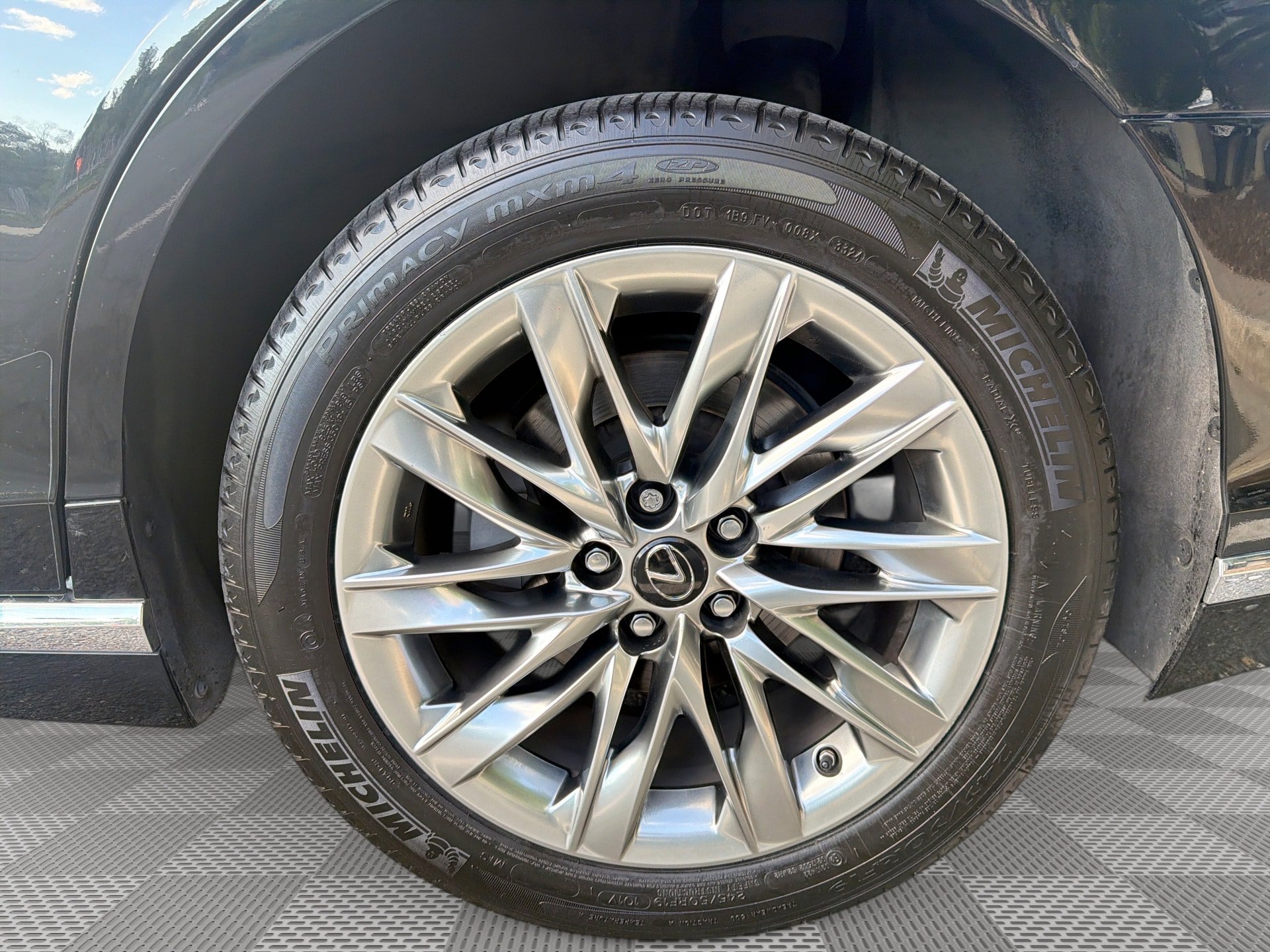 Used 2018 Lexus LS 500 w/ Interior Upgrade Package RWD image 29