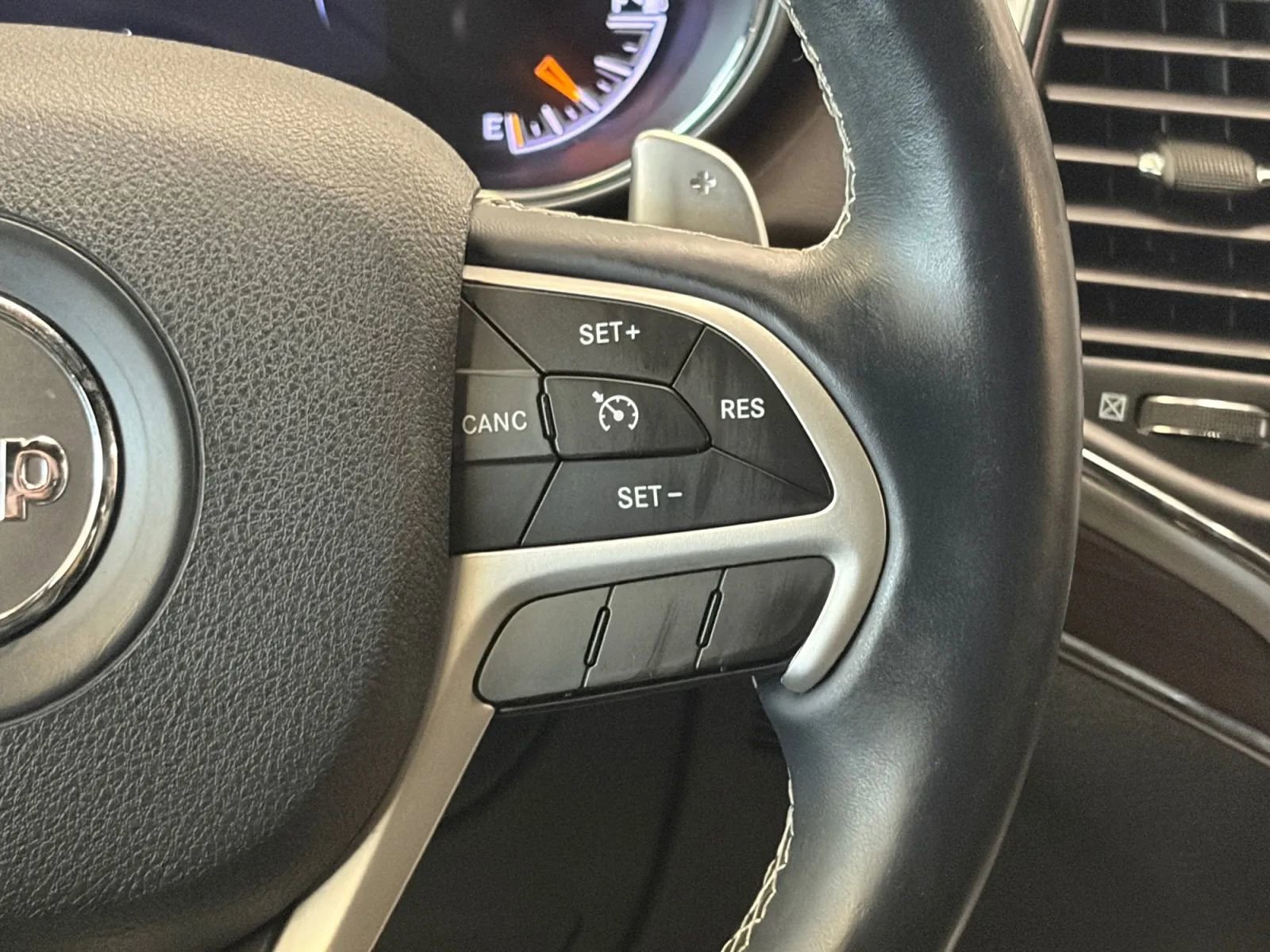 Used 2016 Jeep Grand Cherokee Overland AWD/4WD image 22