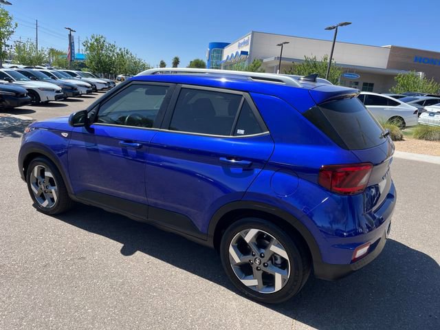 Used 2022 Hyundai Venue SEL image 16