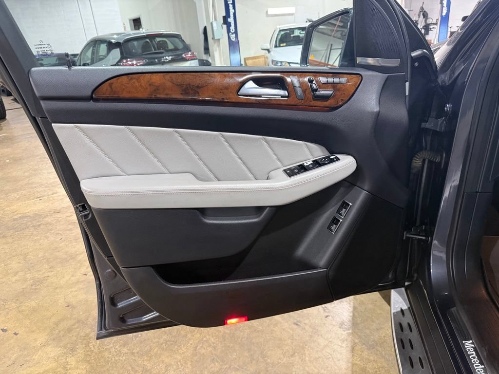 Used 2015 Mercedes-Benz GL 450 4MATIC image 40