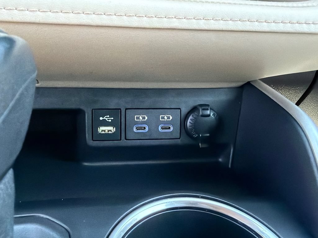 Used 2022 Toyota Highlander XLE AWD/4WD image 30