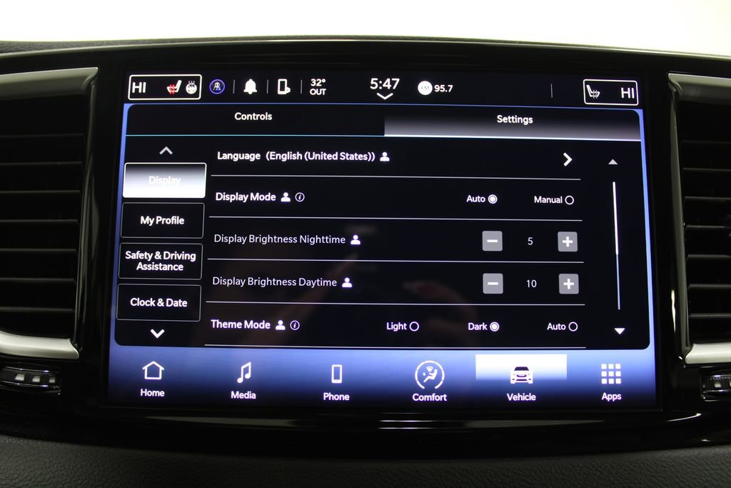 Used 2024 Chrysler Pacifica Touring-L image 46