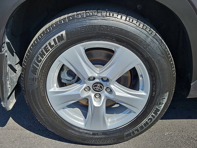 Used 2023 Toyota Highlander L AWD/4WD image 8