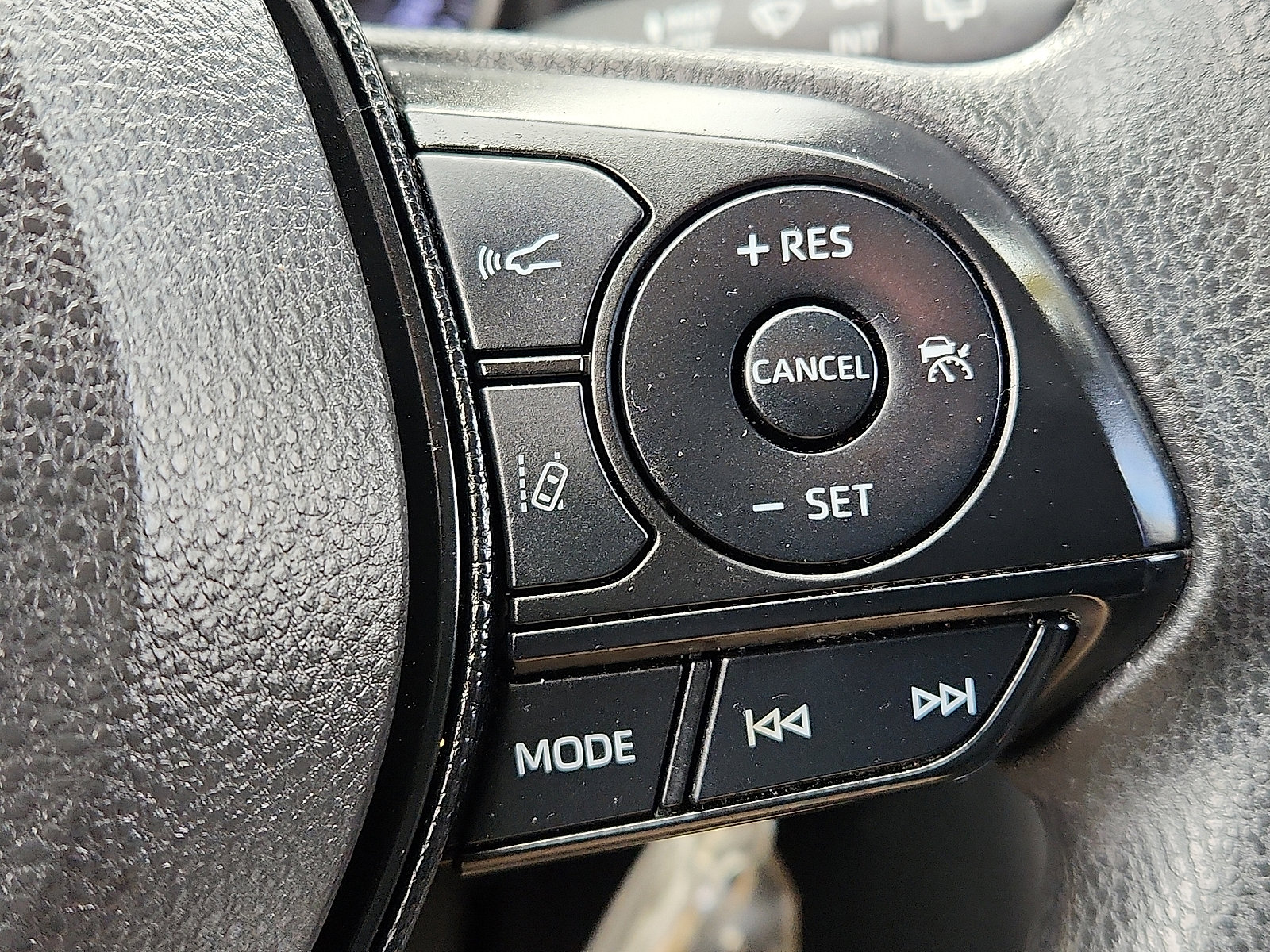 Used 2019 Toyota RAV4 LE image 21