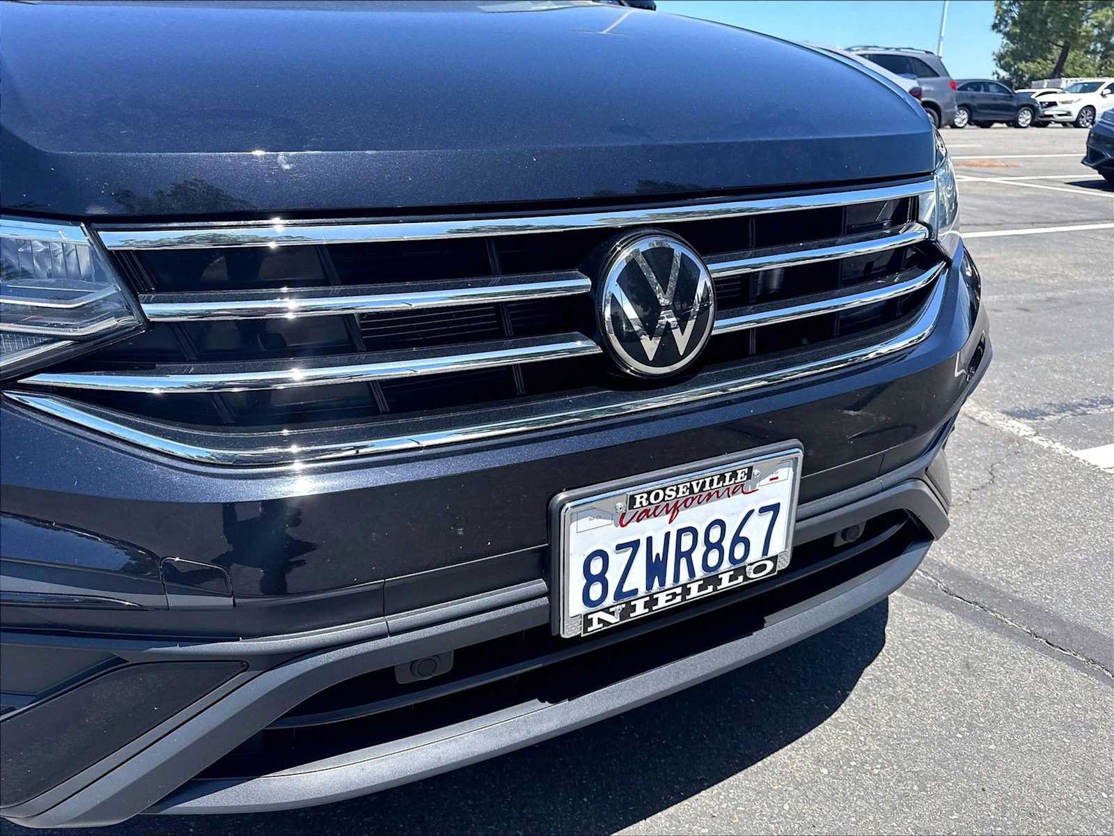 Used 2022 Volkswagen Tiguan SE AWD/4WD image 32