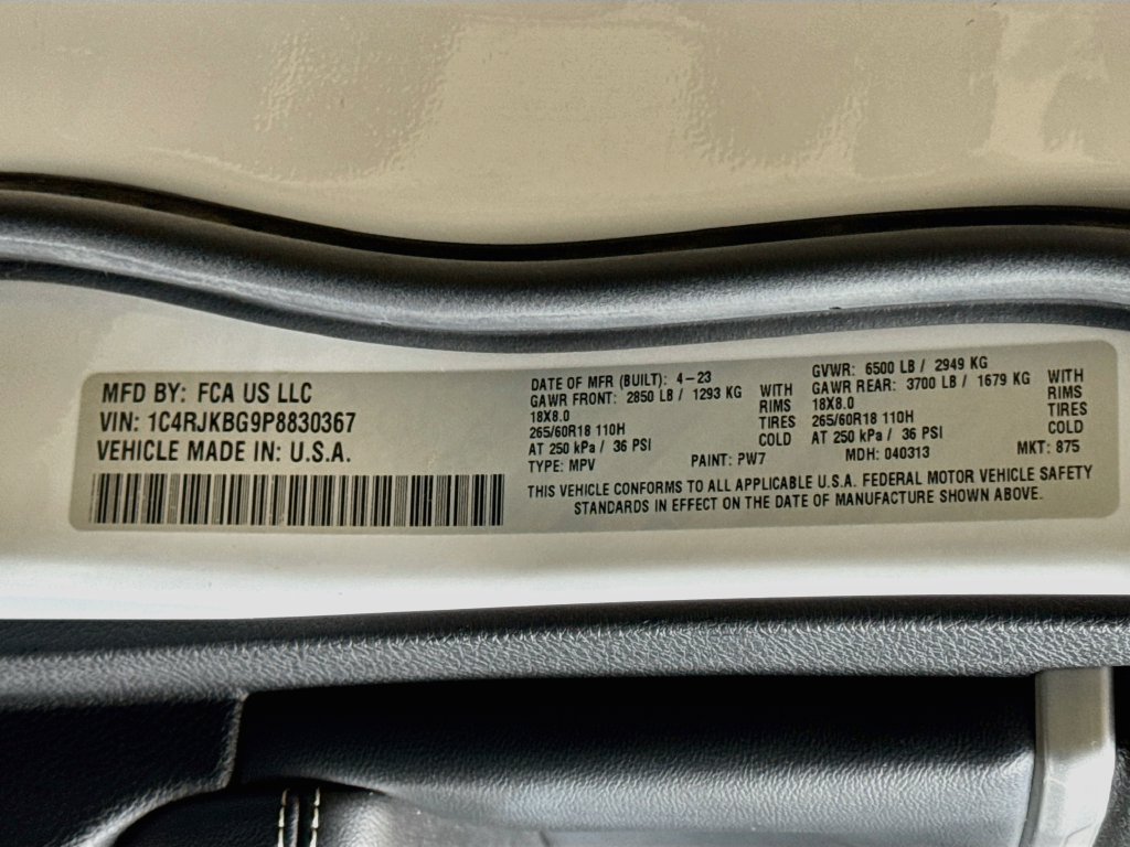 Used 2023 Jeep Grand Cherokee L Limited AWD/4WD image 25
