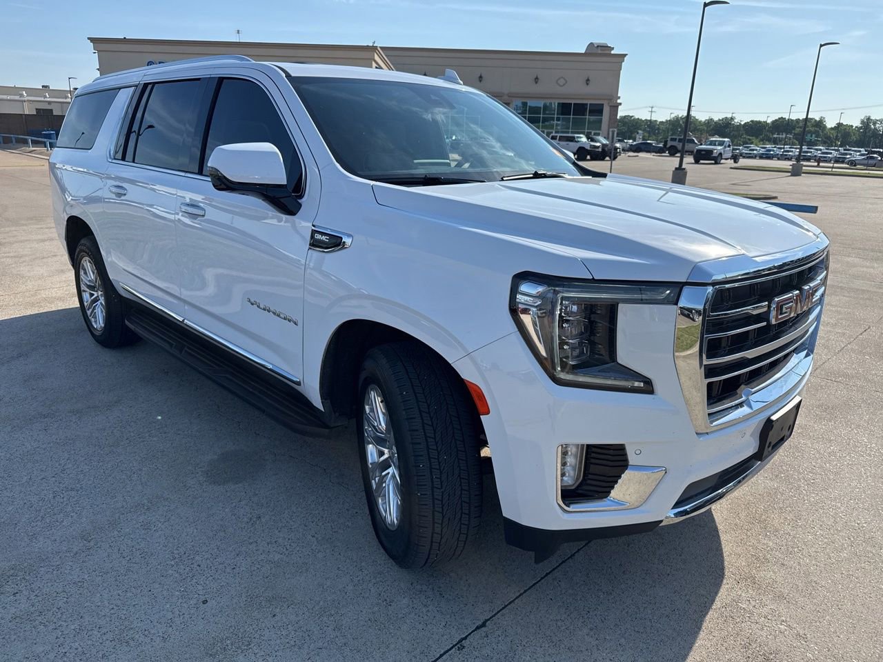 Used 2024 GMC Yukon XL SLT w/ SLT Luxury Package RWD image 17