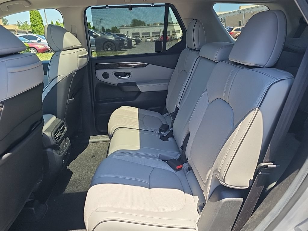 Used 2024 Honda Pilot Elite image 12