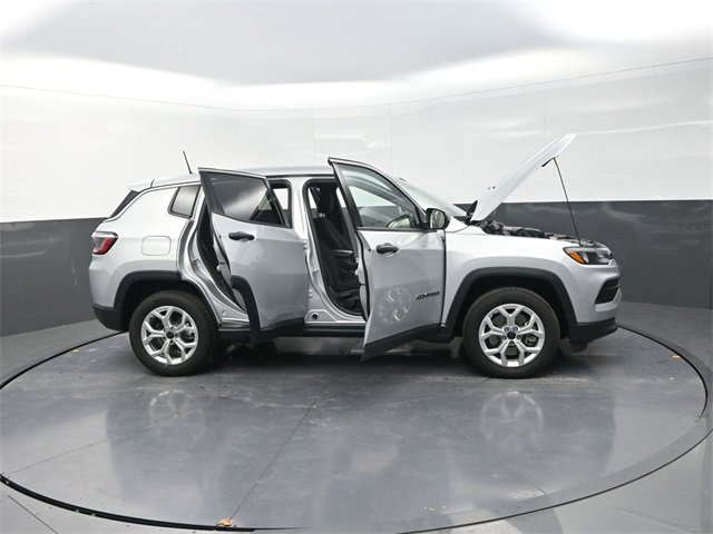 Used 2025 Jeep Compass Sport image 42