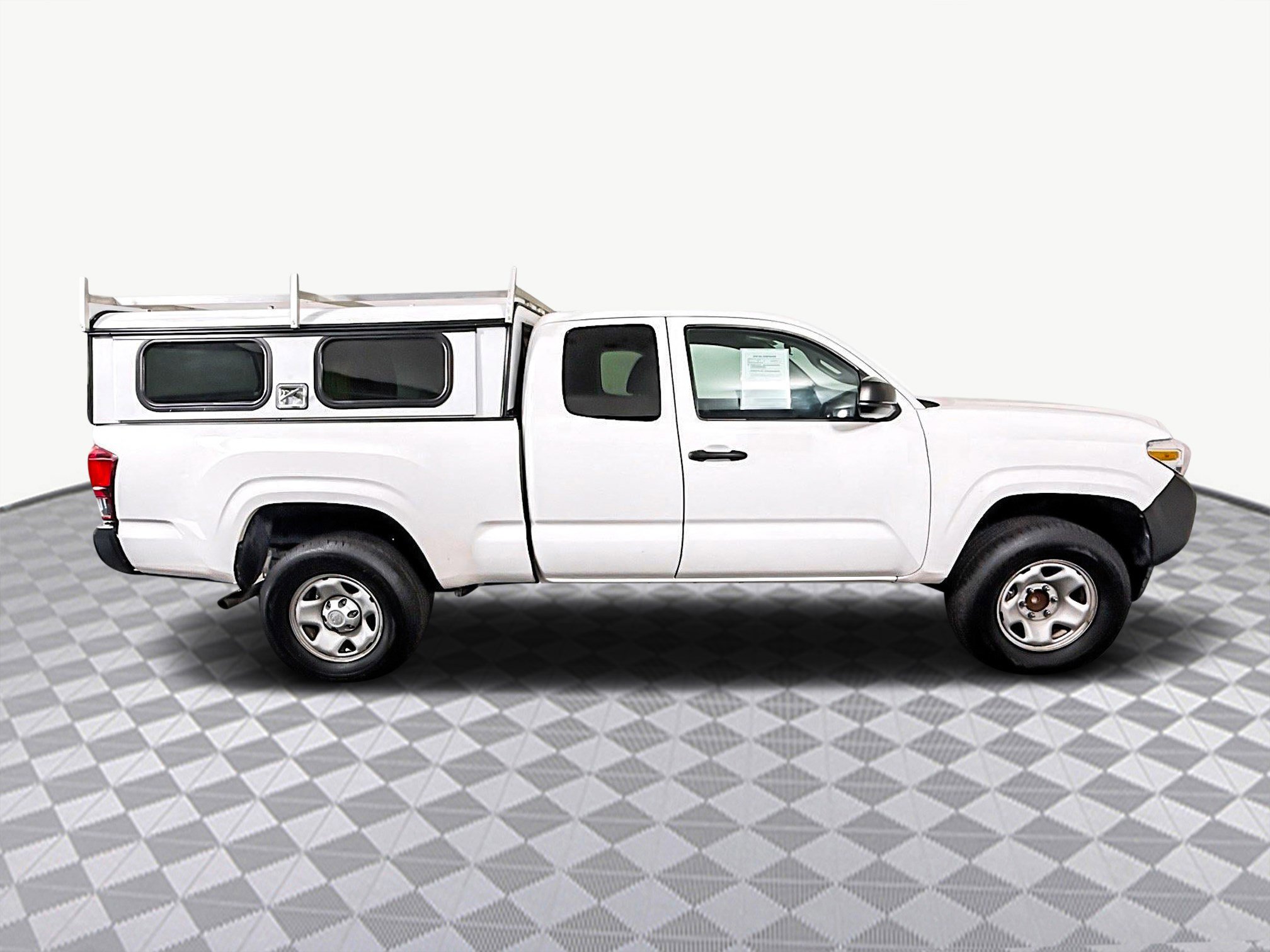 Used 2022 Toyota Tacoma SR image 11
