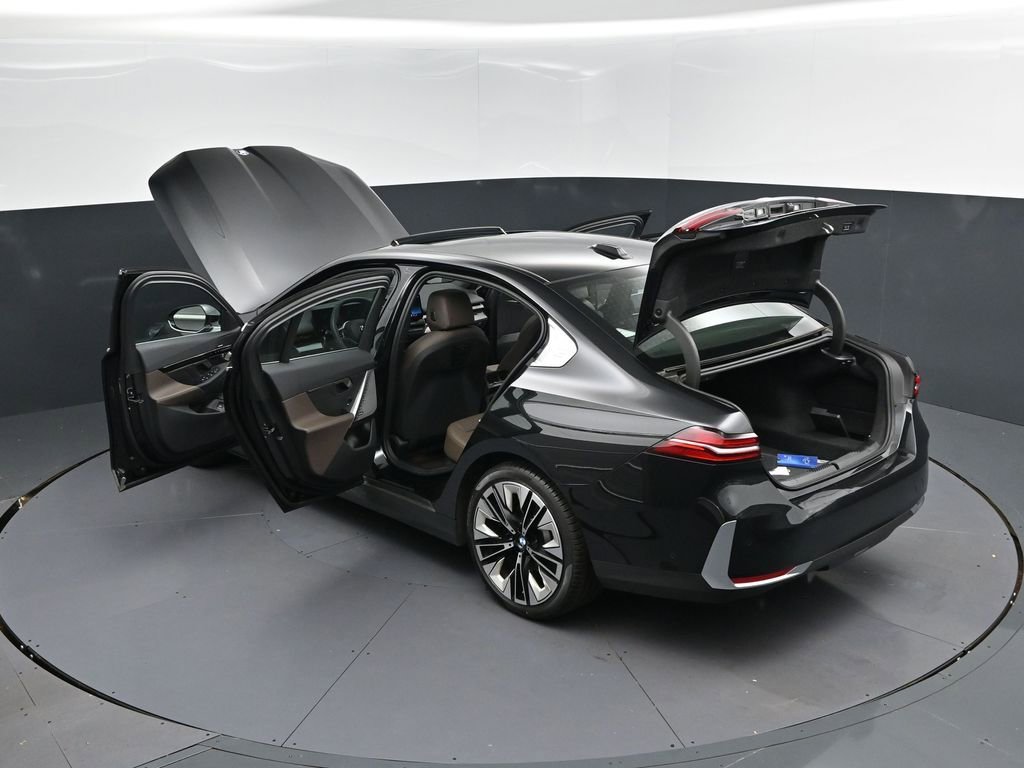 Certified 2025 BMW 530i RWD image 2