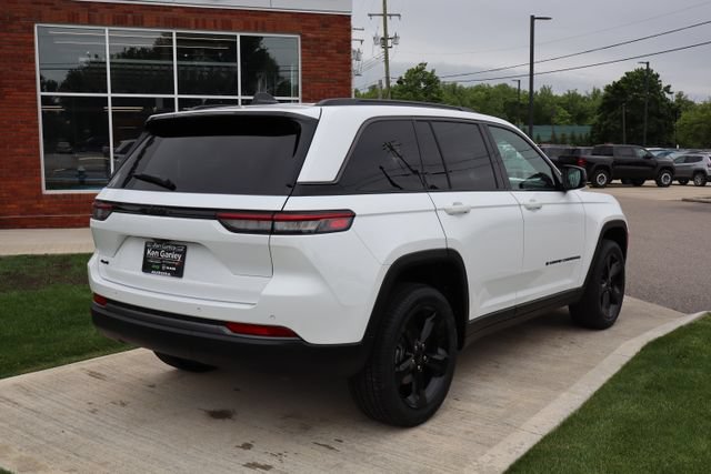 New 2026 Jeep Grand Cherokee Limited w/ Limited Altitude Package AWD/4WD image 34