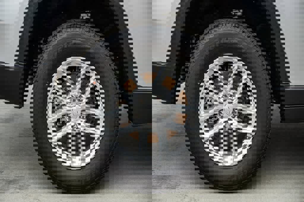 New 2024 Jeep Grand Cherokee Laredo X w/ Luxury Tech Group I image 11