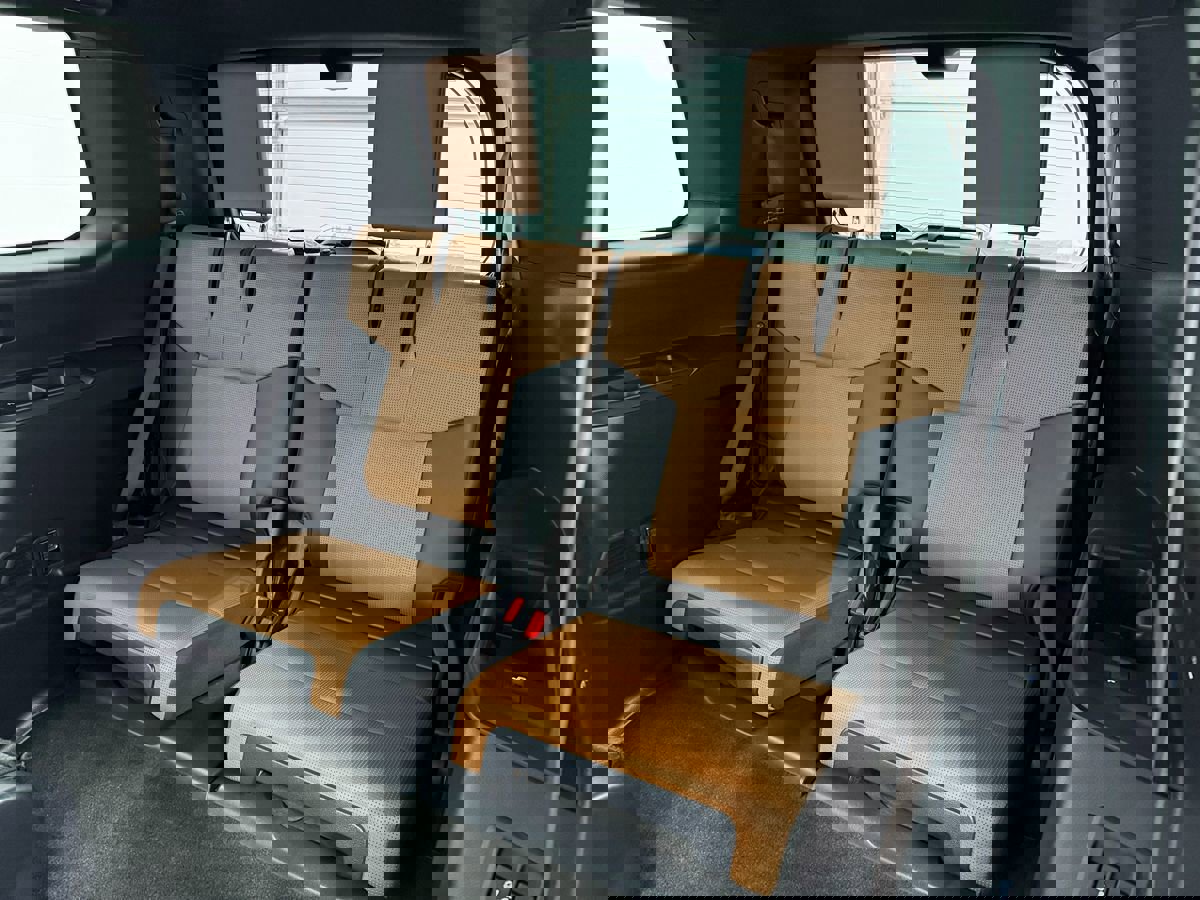 Used 2025 Lexus GX 550 w/ Accessory Package (2T) image 16