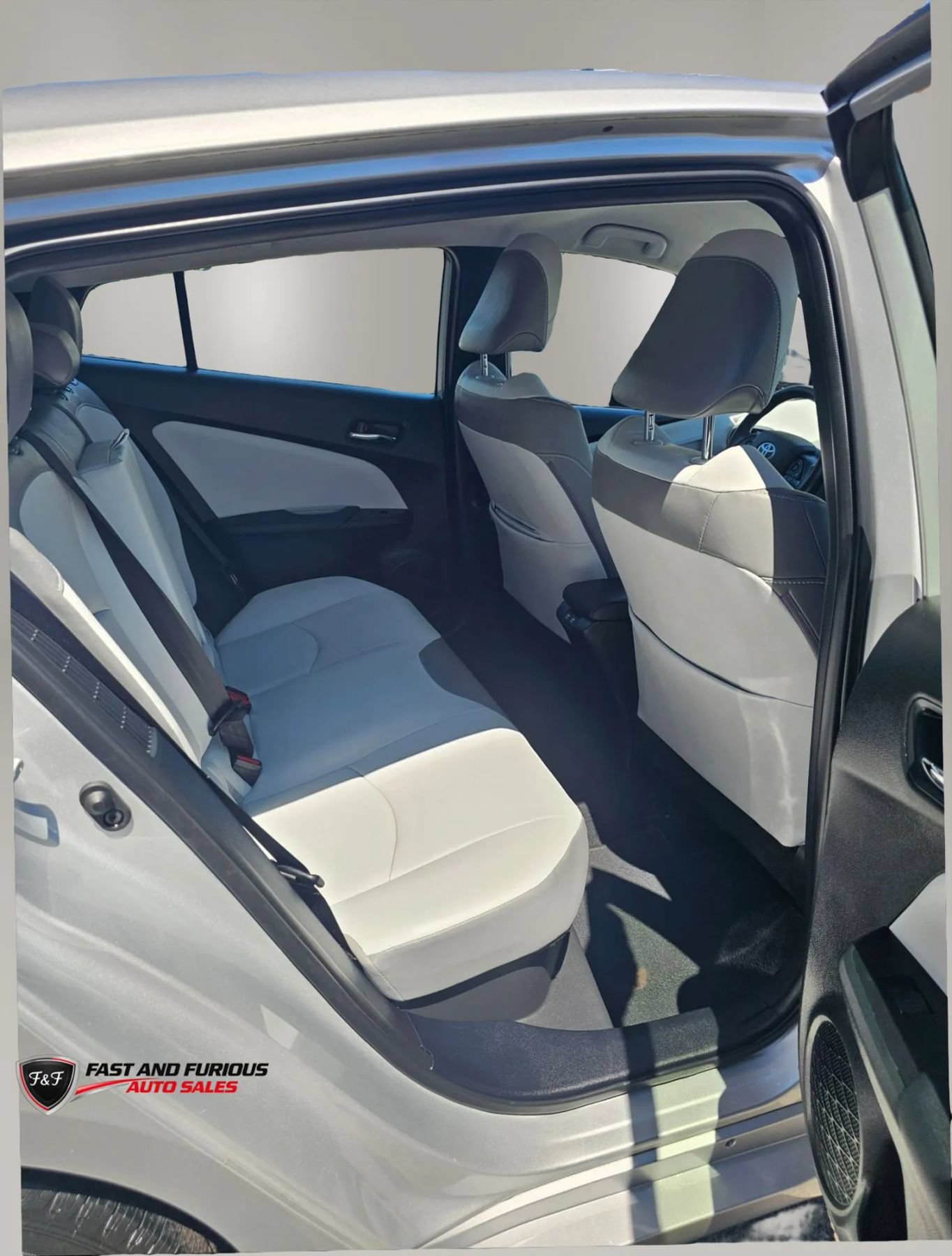Used 2021 Toyota Prius Prime XLE w/ Carpet Mat Package (TMS) FWD image 9