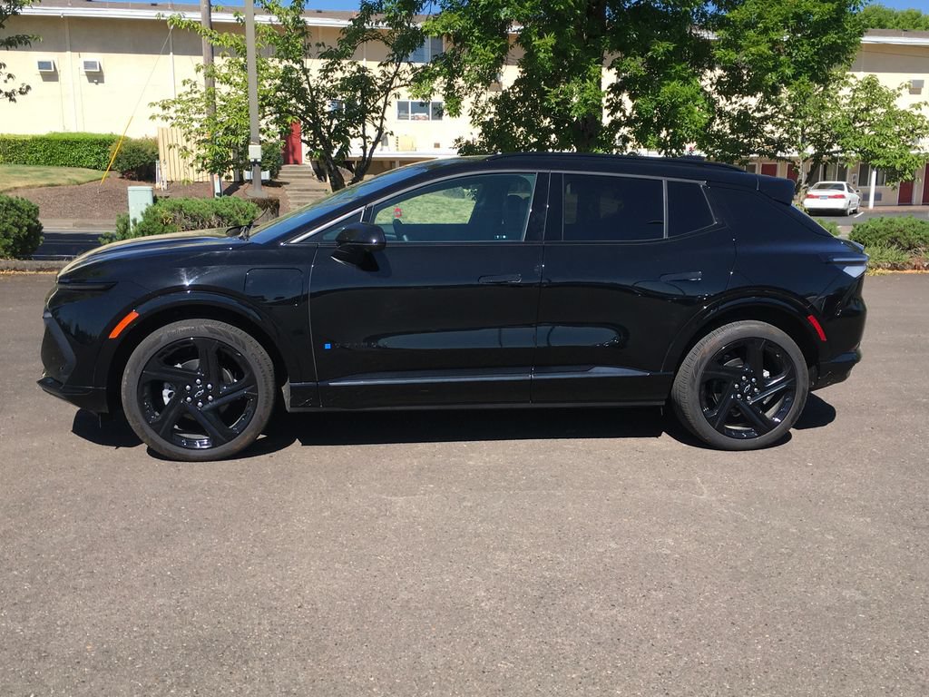 Used 2024 Chevrolet Equinox EV RS AWD/4WD image 3