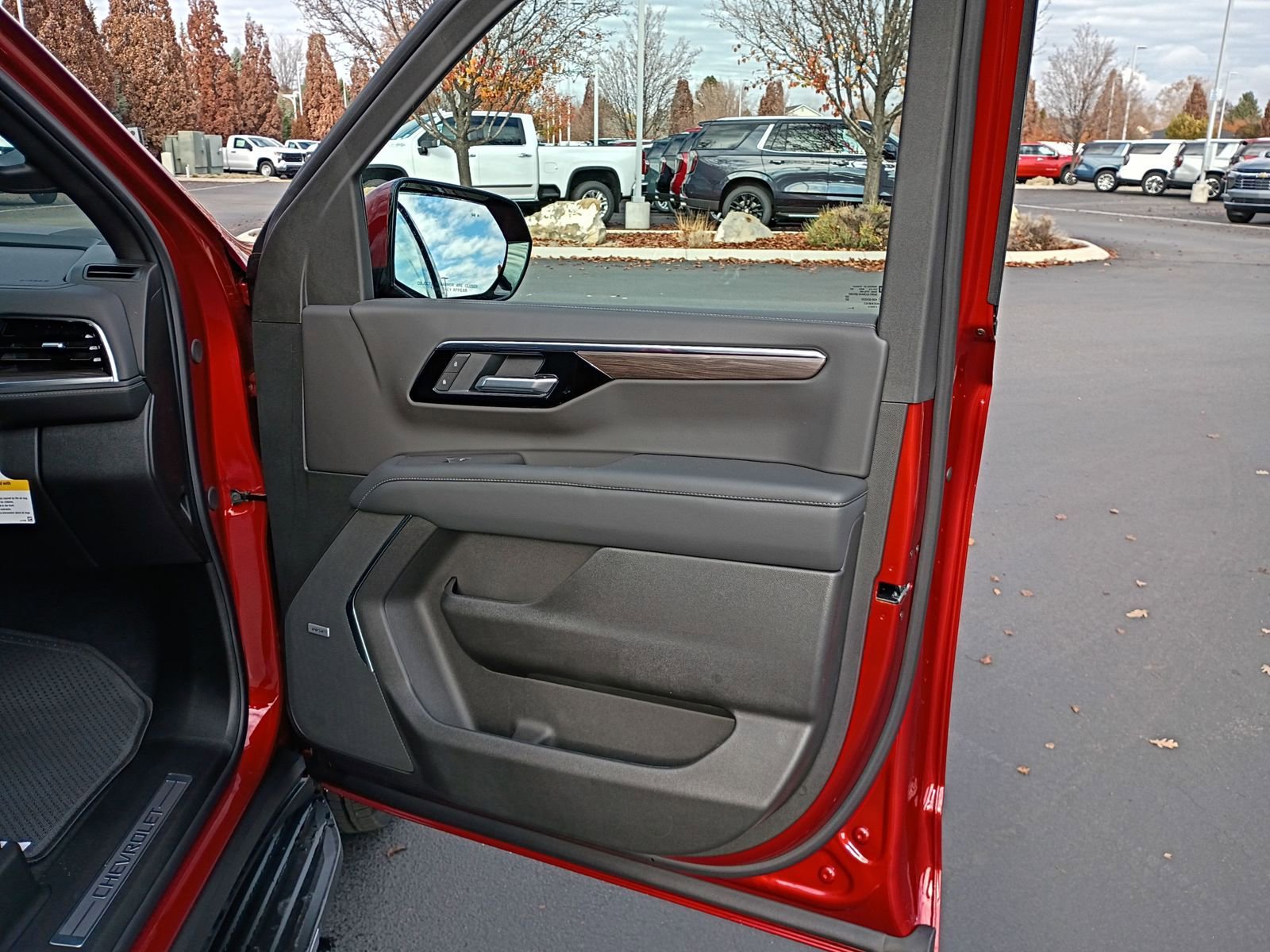 New 2026 Chevrolet Suburban LT image 21