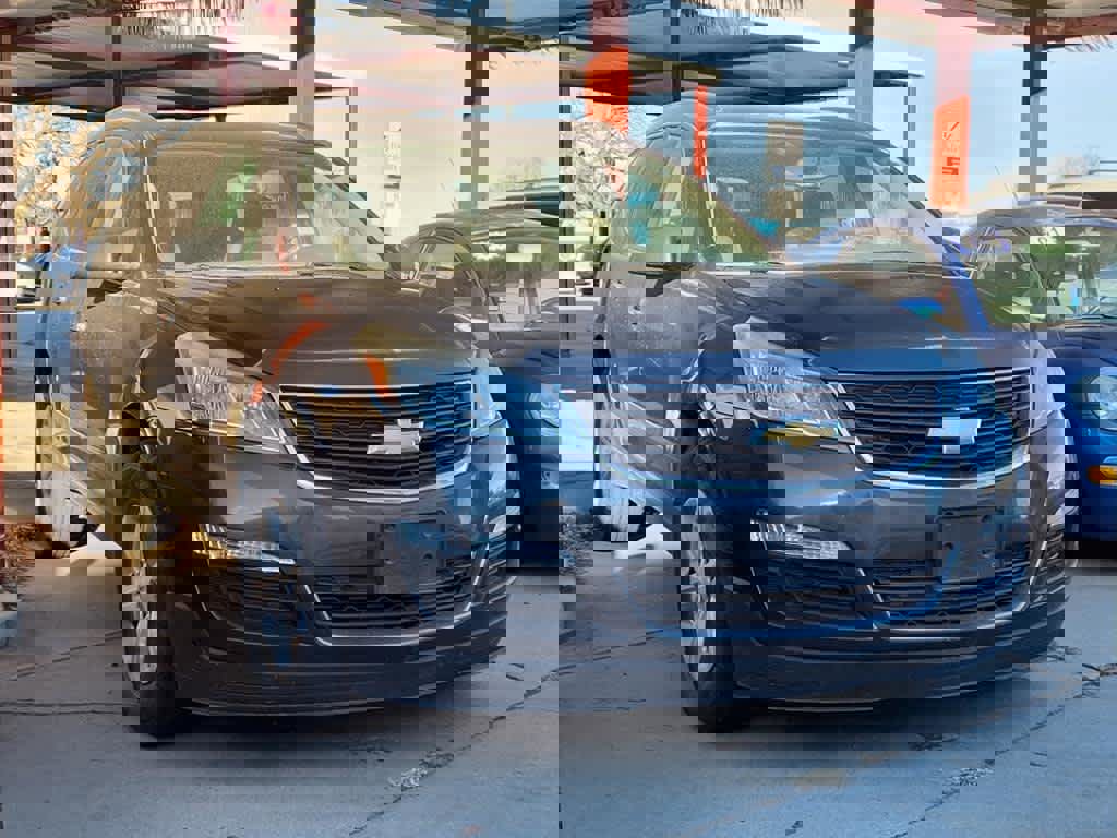 Used 2017 Chevrolet Traverse LS image 2