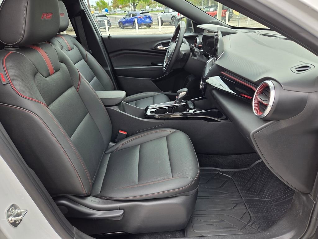 Certified 2025 Chevrolet Trax RS w/ Driver Confidence Package image 16